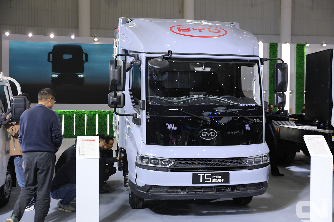 비야디(BYD)의 준중형급 하이브리드 트럭 'T5 하이브리드 트럭'
