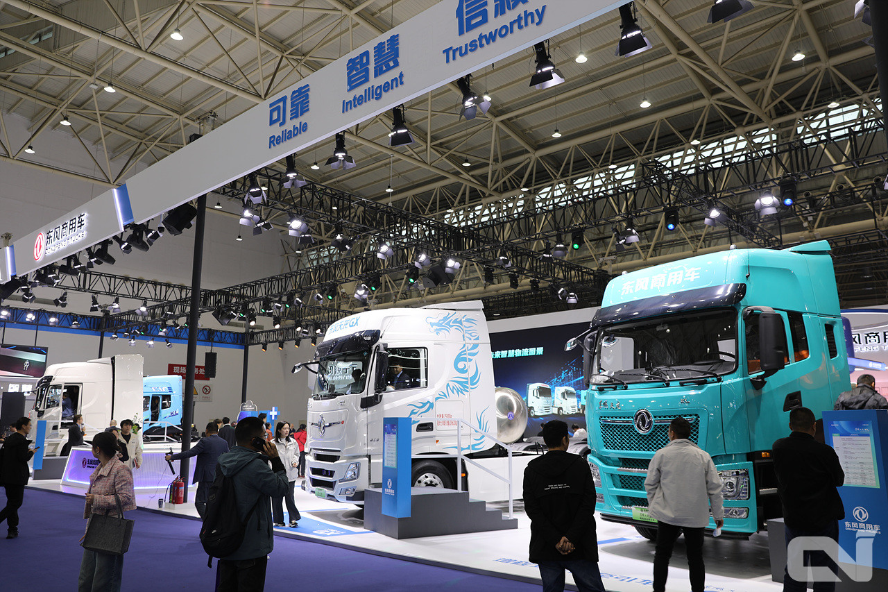 다양한 친환경 파워트레인을 개발해 선보인 둥펑트럭 부스의 모습.