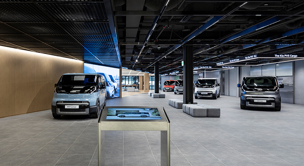 기아의 PV5 풀 라인업이 전시된 PBV 익스피리언스 센터(PBV Experience Center)'의 모습