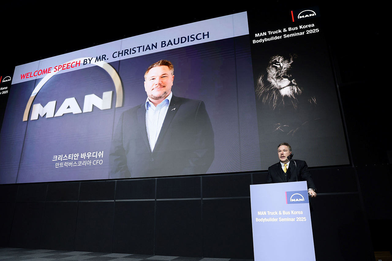 크리스티안 바우디쉬(Christian Baudisch) 만트럭버스코리아 상무(CFO)의 모습