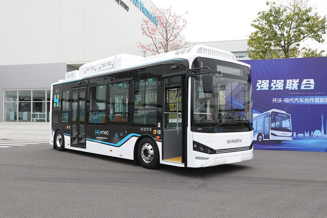 현대차그룹의 수소연료전지브랜드 'HTWO'와 중국의 카이워그룹이 공동 개발한 8.5m급 수소버스의 모습. 