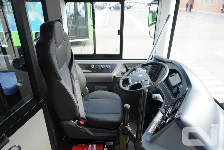 우진산전 수소버스 ‘아폴로 '900 H2’의 운전석 모습. 