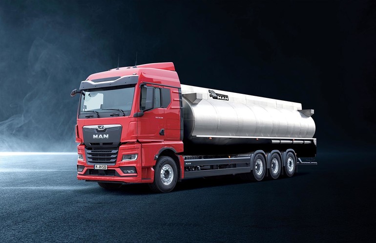 이번에 출시된 TGX 4800은 섀시 기준 휠베이스가 4,800mm로 기존 대비 600mm 길어져 탱크로리 및 벌크시멘트 카고트럭(BCC) 등 고하중 화물 운송에 최적화된 대형카고 모델이다.